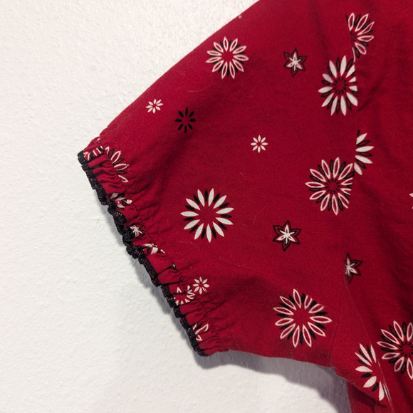 UA Scrubs Vintage Bandana Paisley Wrap Scrub Top Red - Picture 3 of 7